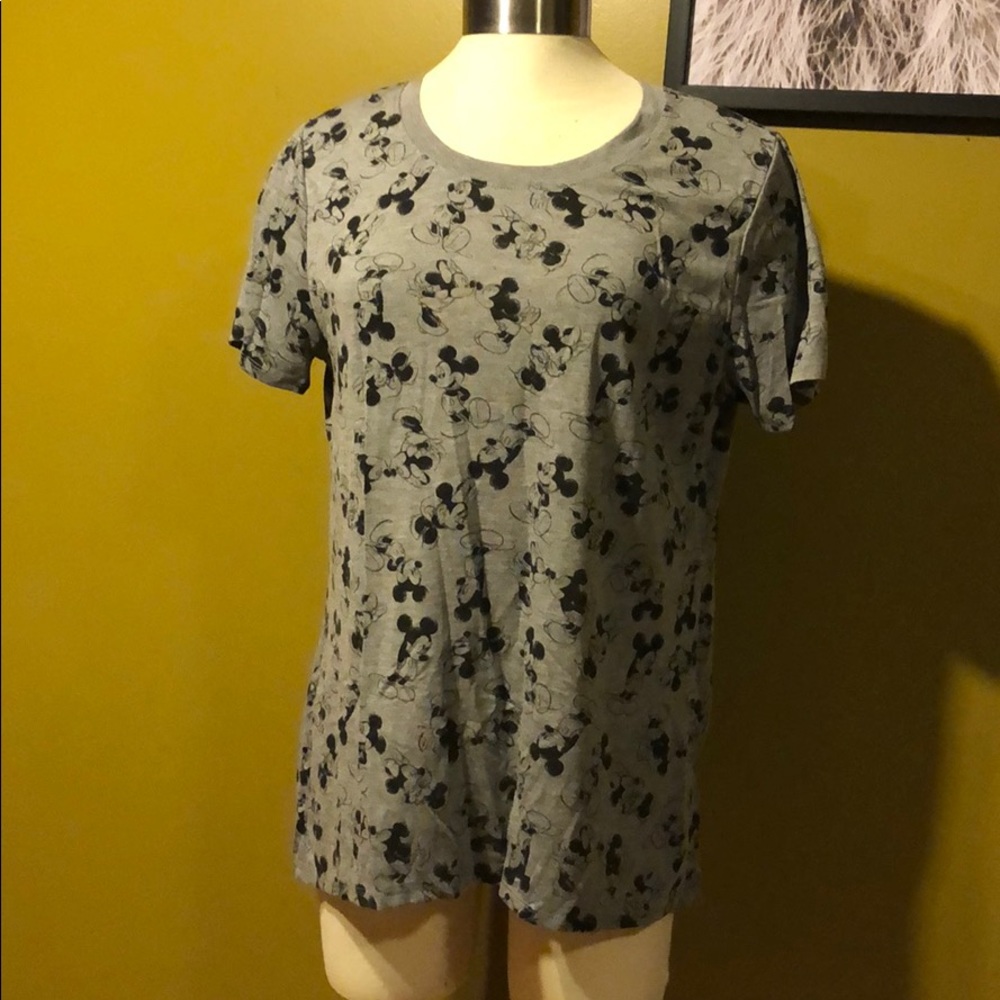 Mickey and Minnie smooch tee